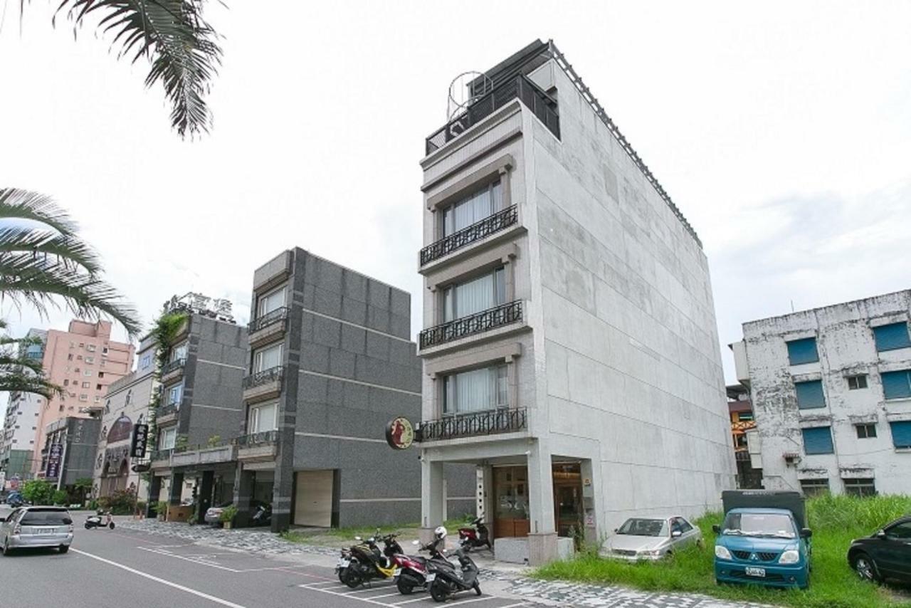 小松鼠站前電梯民宿可加購早餐及車位-預定3天打八折-房型限定詳情請來電洽詢活動方案 Hualien Dış mekan fotoğraf